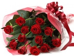  Polatlı anneler günü çiçek yolla  10 adet kipkirmizi güllerden buket tanzimi