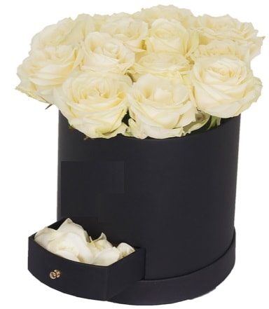 Kutu içerisinde 18 adet beyaz gül  Polatlı çiçek gönderme sitemiz güvenlidir 