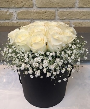 19 adet beyaz gülden görsel kutu çiçeği çiçek siparişi sitesi 